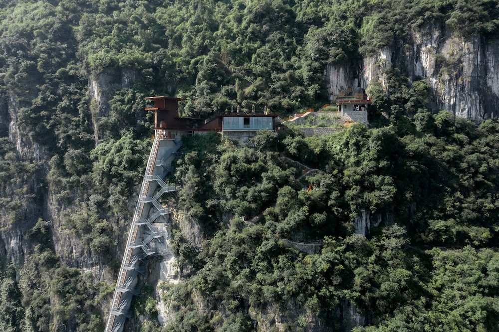 The Renovation of Tianbao Cave District of Erlang Town